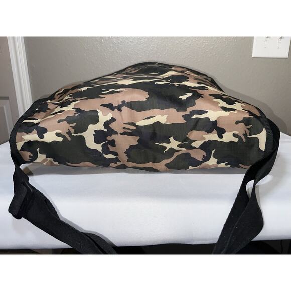 LeSportSac Vintage NOS USA Made Large Camouflage Camo Flap Messenger Bag NWOT 1 - Picture 7 of 10
